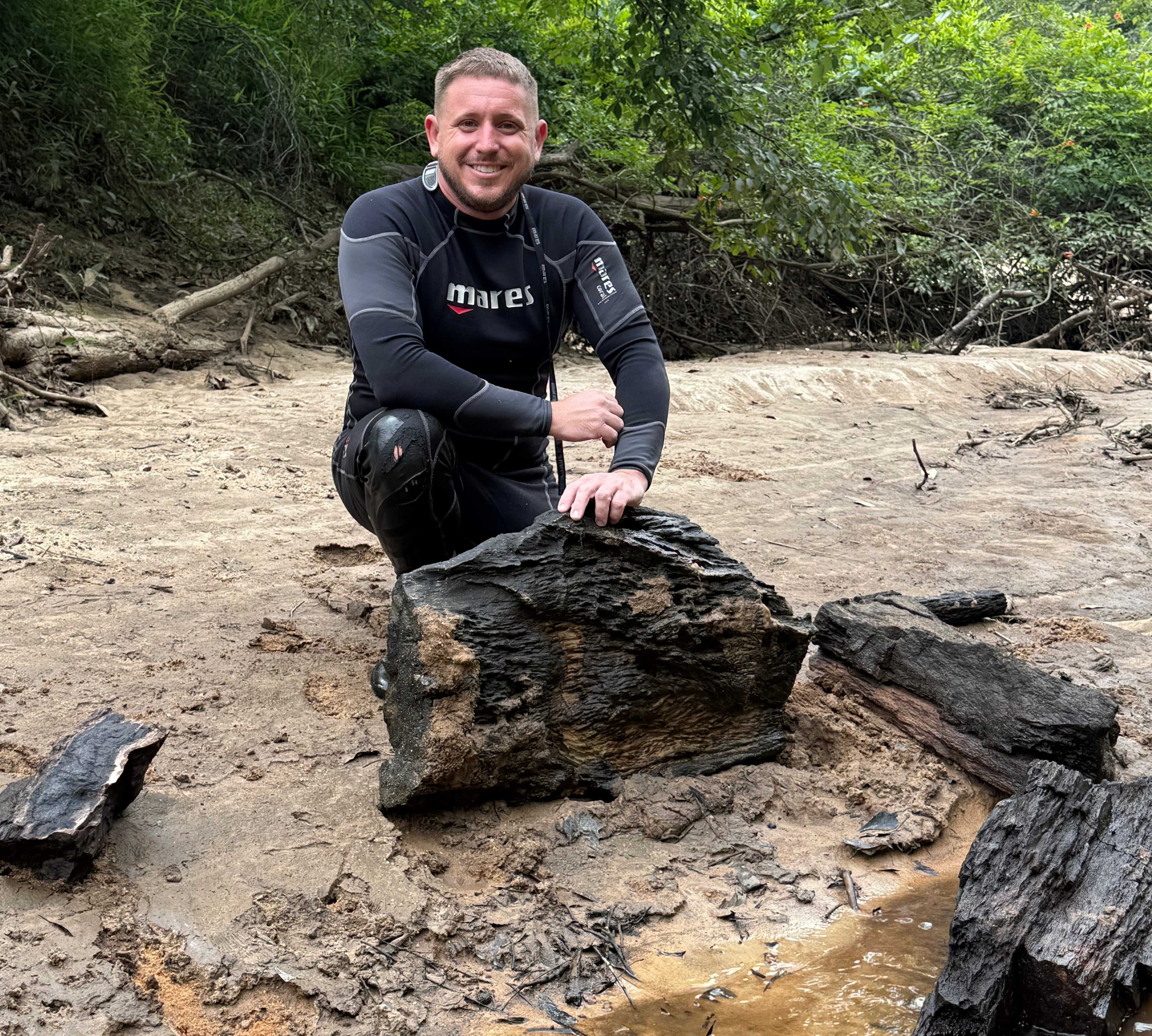 Cretaceous Crystalwood Creek: A New Brilliant Wood Dive Site